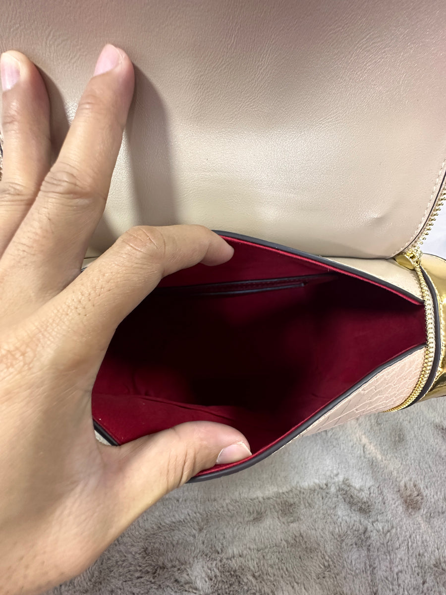 Fermoza Celia Handbag: Elegance & Style