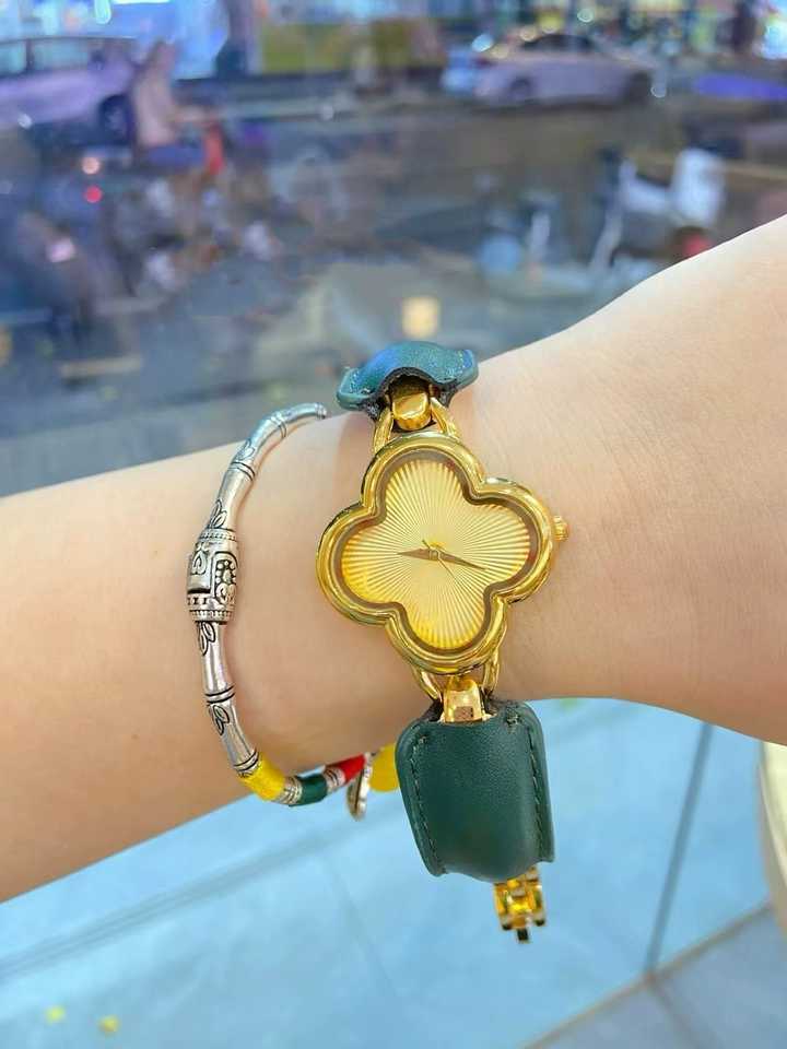 Aurea wristwatch