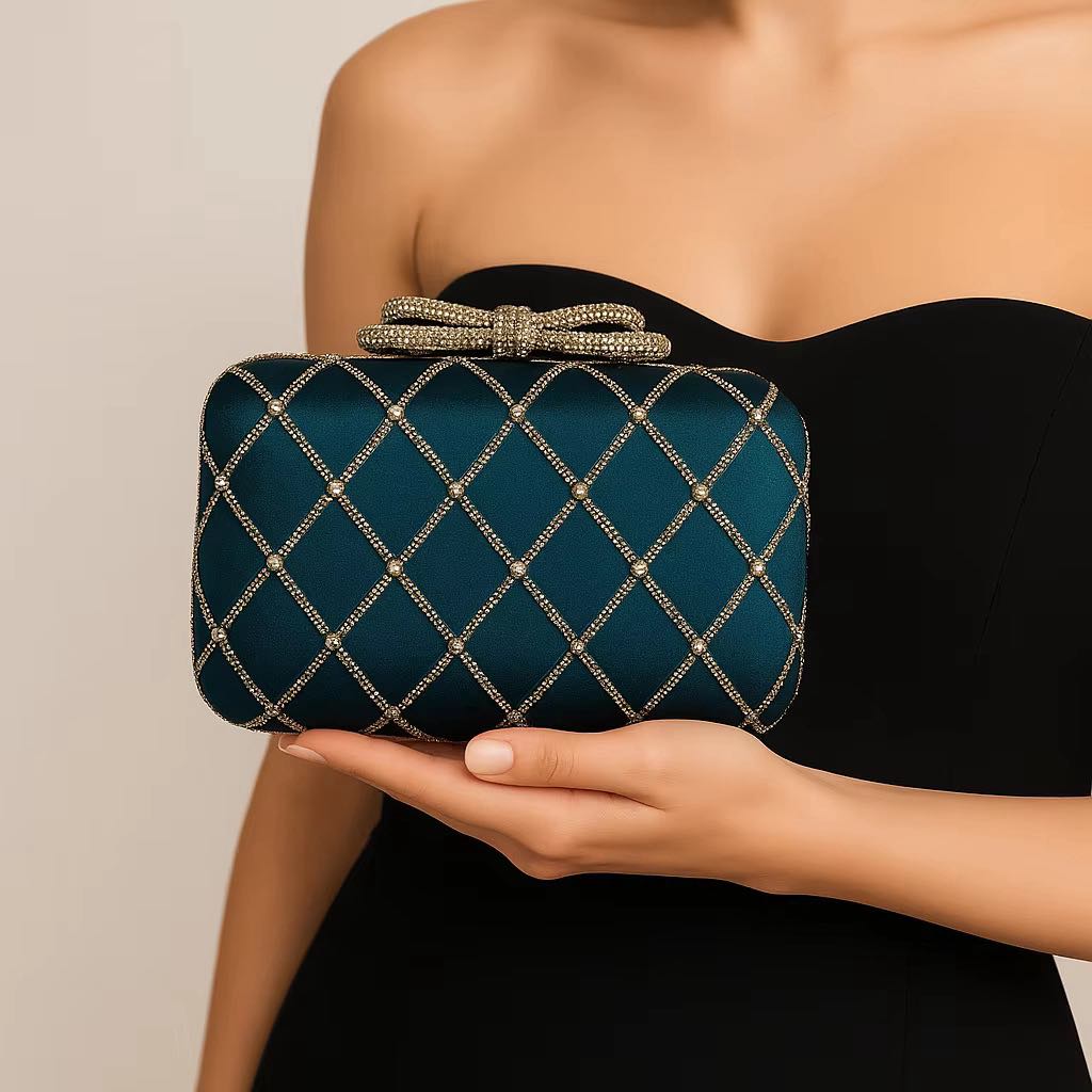 Quennie Clutch bag