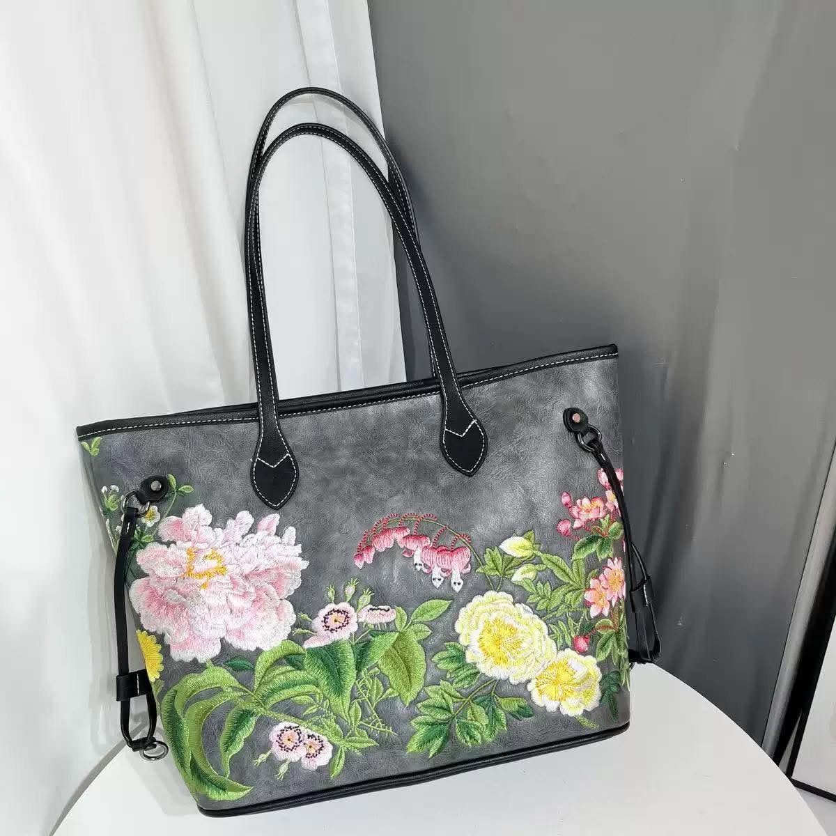 BOTANICA TOTE BAG
