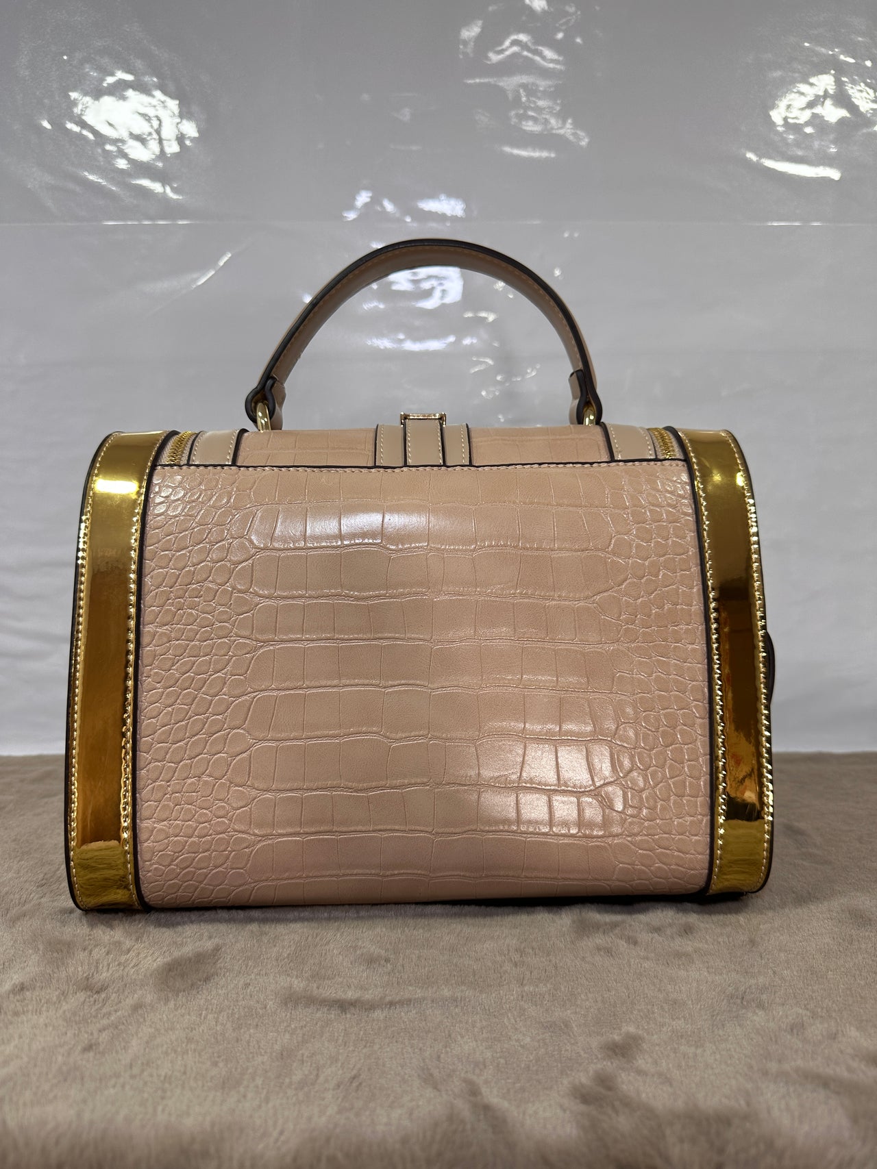 Fermoza Celia Handbag: Elegance & Style